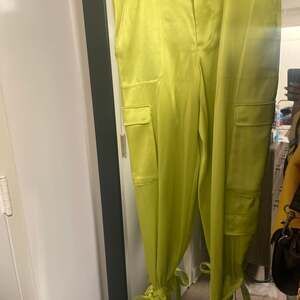 Alice + Olivia Women's Green Hayes Satin Straight-Leg Cargo Pants